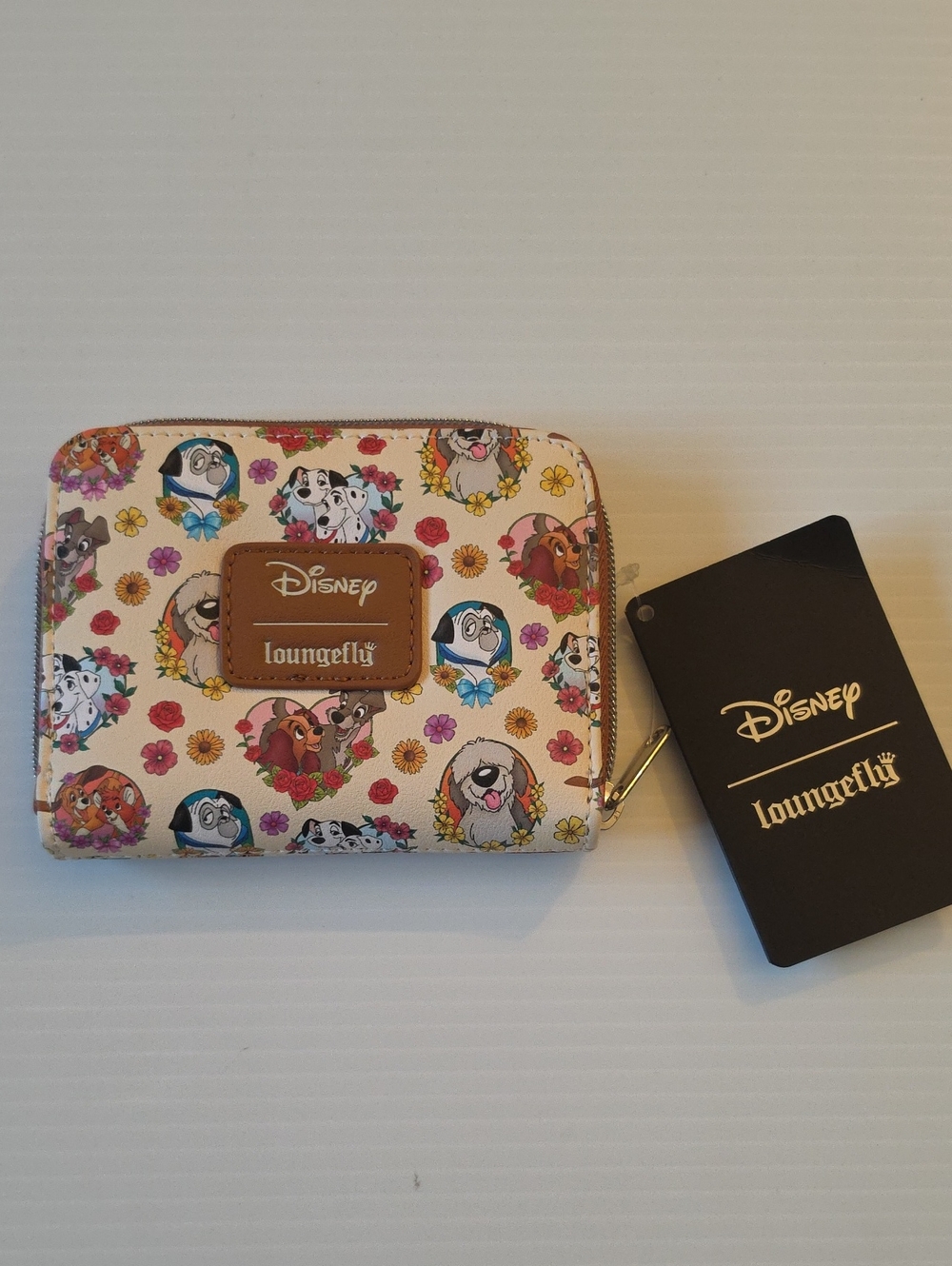 Loungefly Disney Dogs Corner Zip Wallet. NWT. 5×4